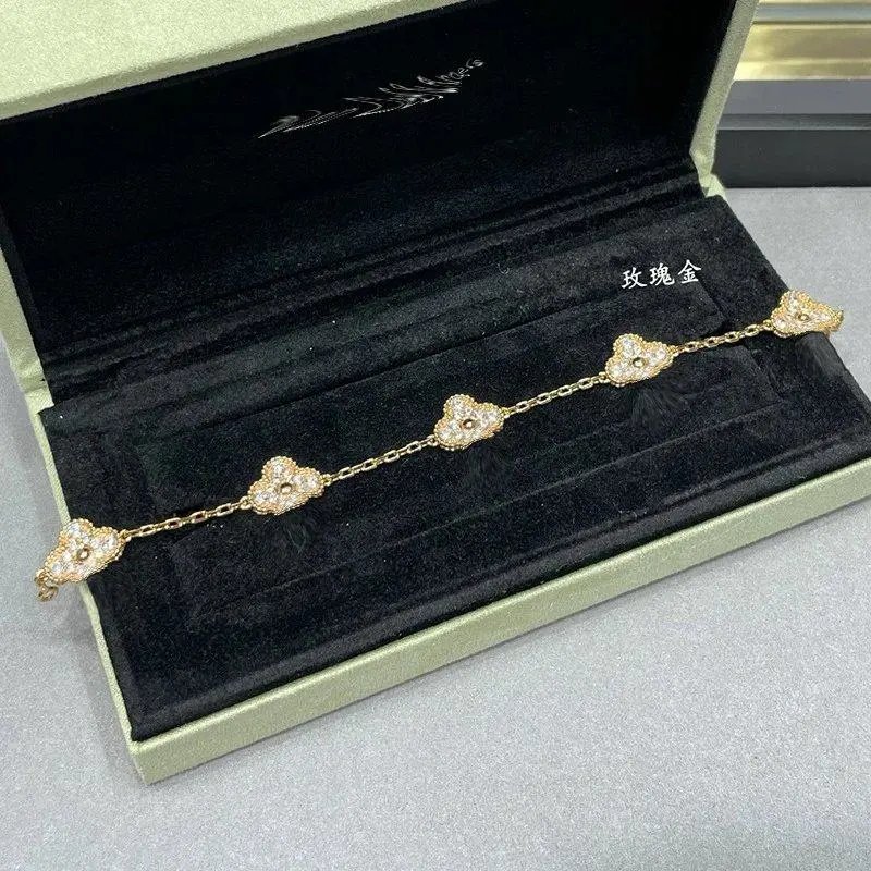Unbranded Jewelry Clover Motif Chain Bracelet — Style 36