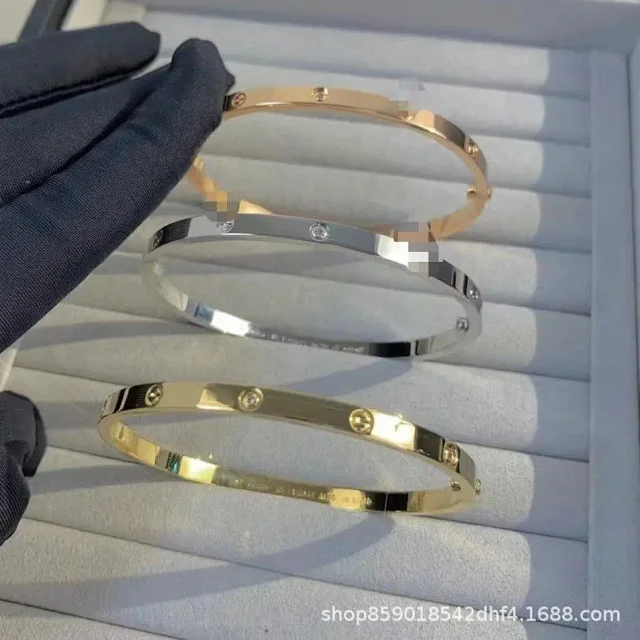 Unbranded Jewelry Screw-Motif Bangle Bracelet product detail image 2
