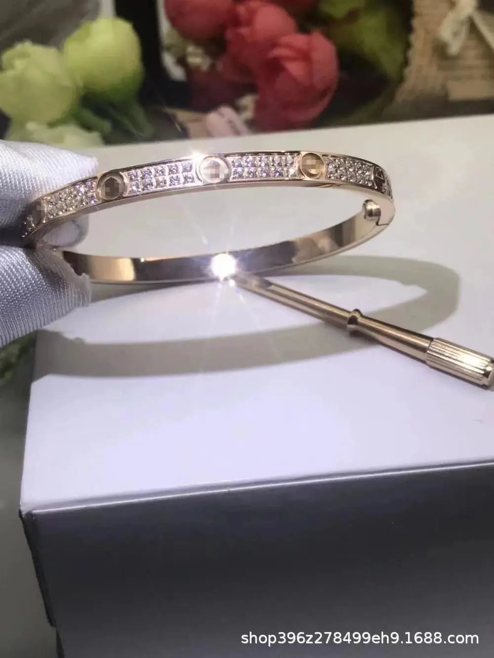 Unbranded Jewelry Screw-Motif Bangle Bracelet — Style 13