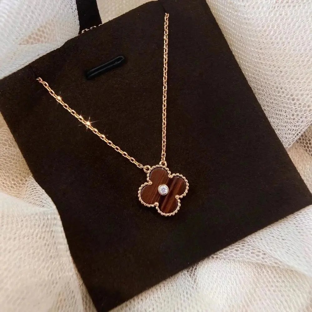 Unbranded Jewelry Four-Leaf Clover Pendant Necklace — Style 20