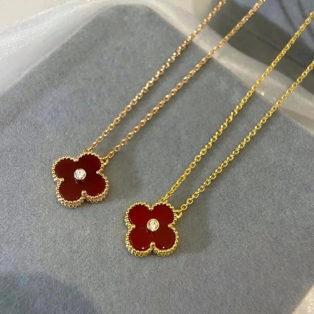Unbranded Jewelry Four-Leaf Clover Pendant Necklace — Style 28