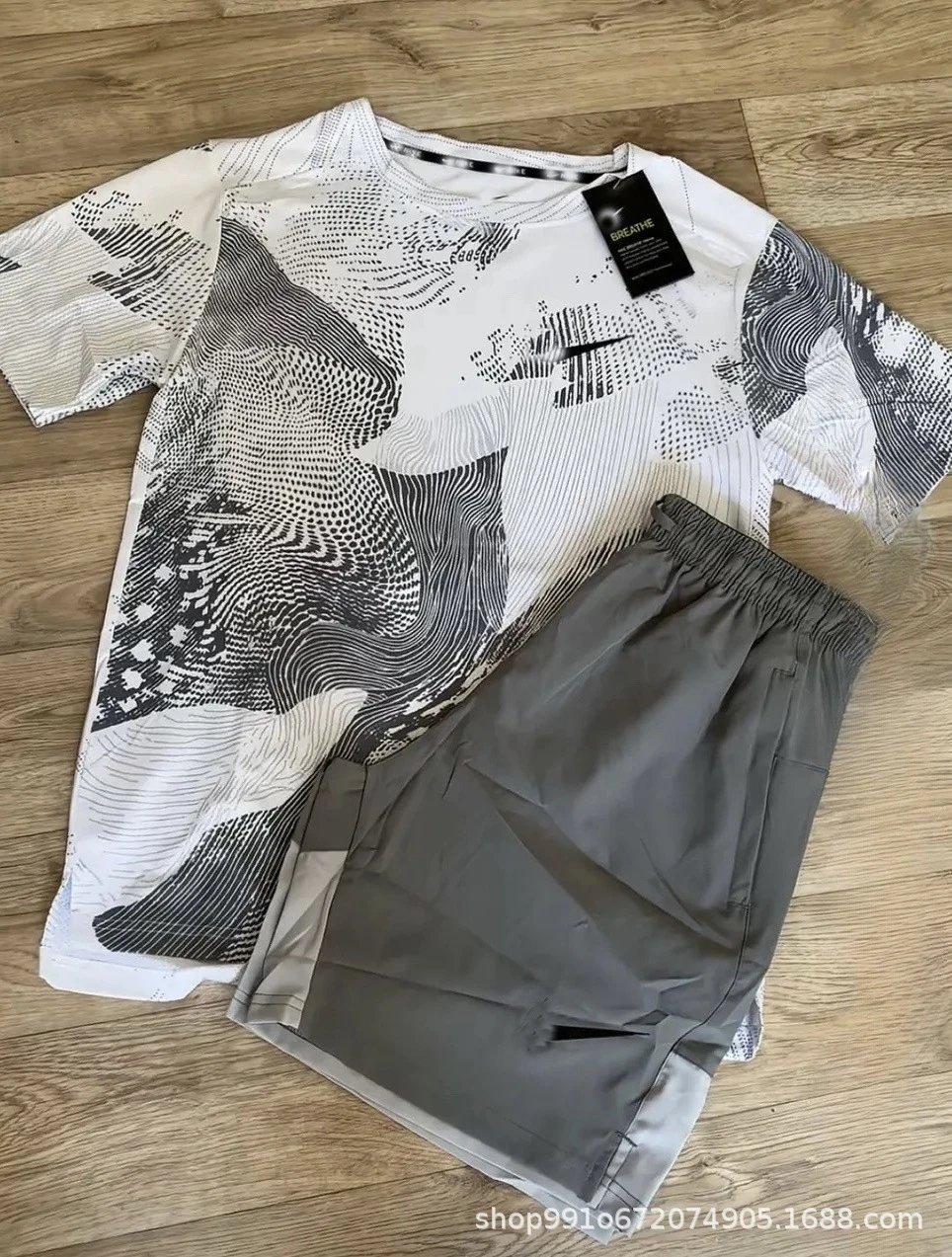 D975 Black + A002 White Grey Track Short Sleeve