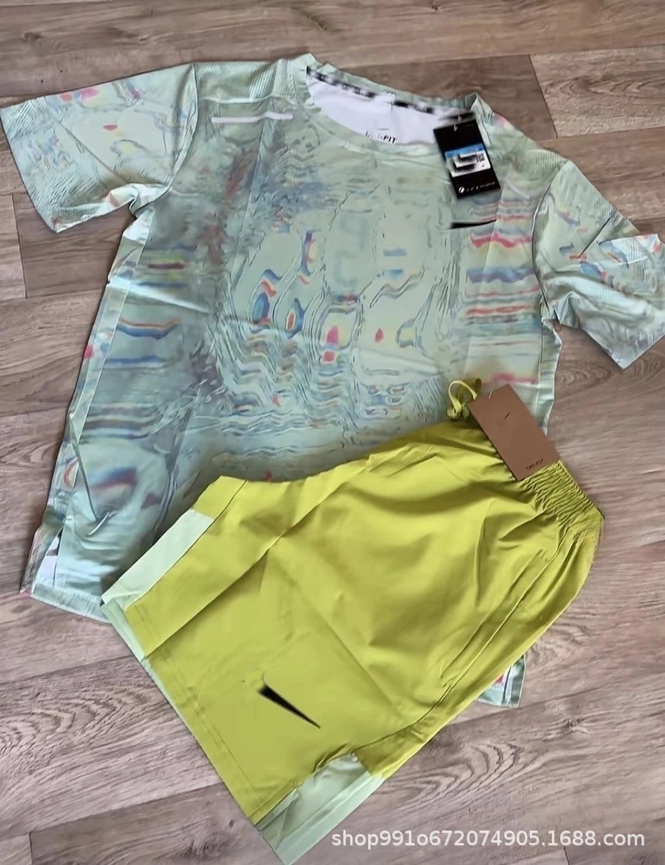 D975 Black + A002 Light Green Track Short Sleeve