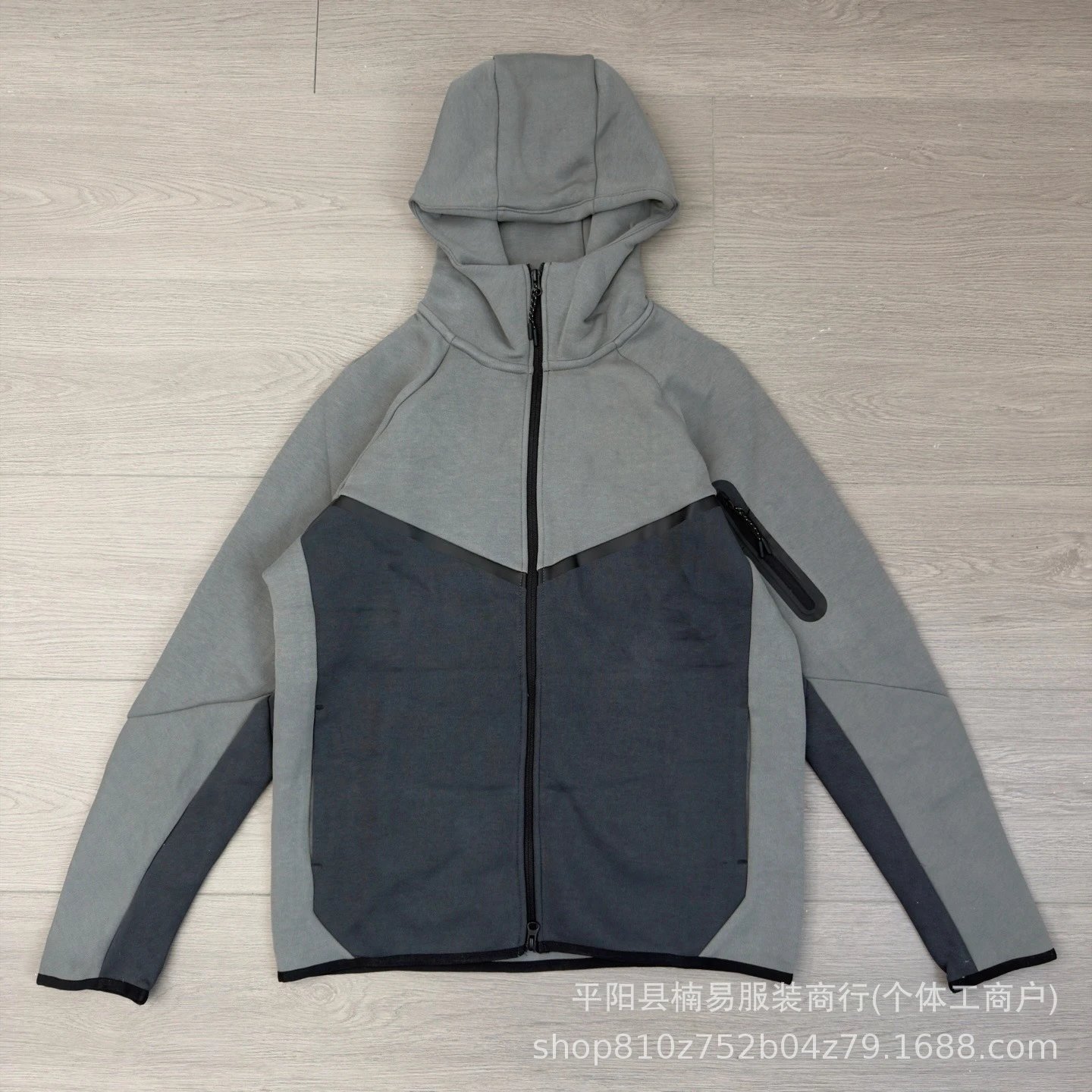 Mist grey carbon black jacket