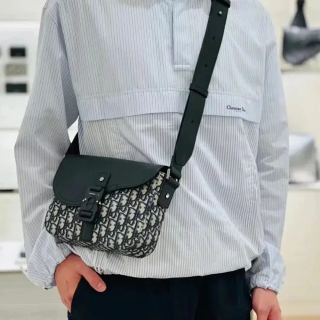 Dior Crossbody Bags Oblique-pattern flap bag with buckle closure product detail image 2