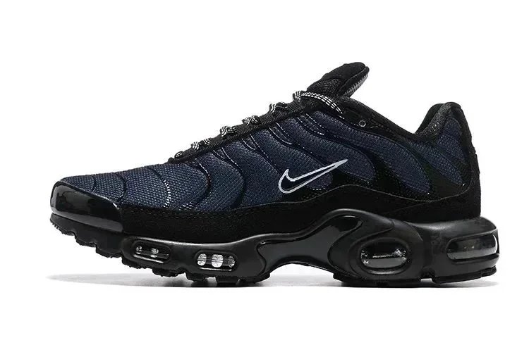 Nike Air Max Plus Black / Red Sneakers Chunky Sneakers - 8