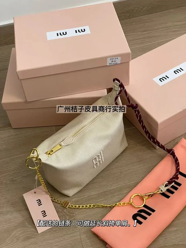 Miu Shoulder Bags Canvas hobo bag with rope handle and chain strap product detail image 8