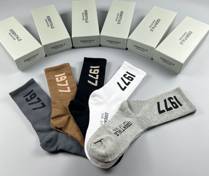 AMI Paris Socks Ribbed heart-logo crew image 6