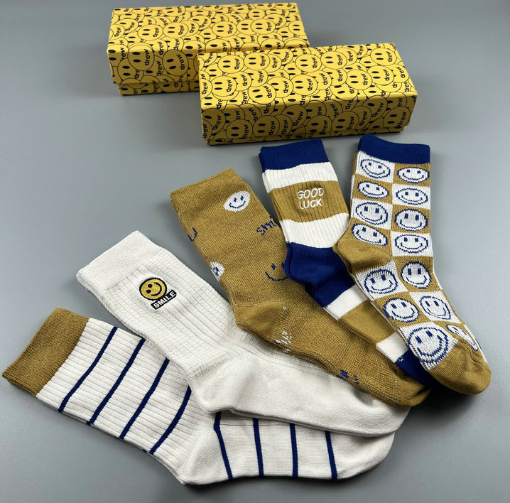 AMI Paris Socks Ribbed heart-logo crew — Drew.1