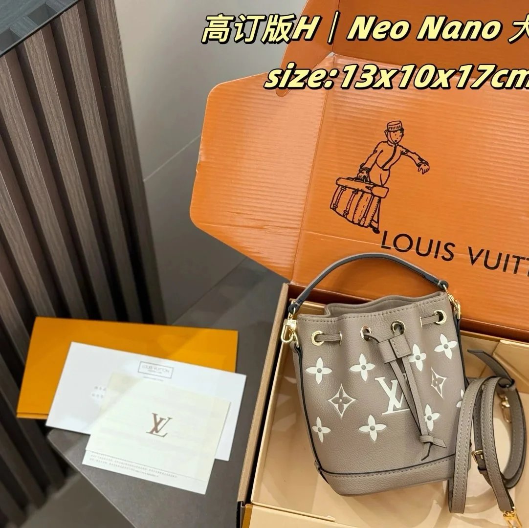 Louis Vuitton Multiple handbag models — 1