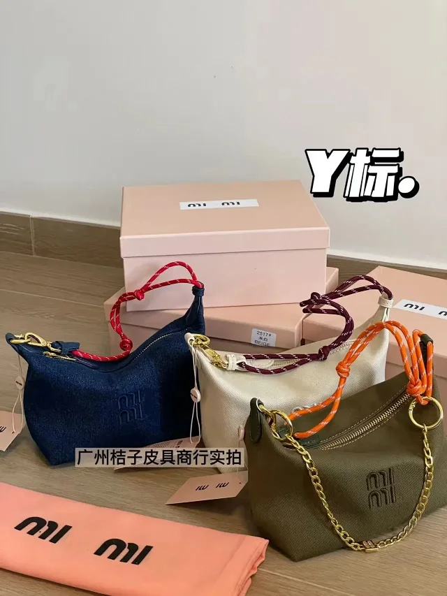 Miu Shoulder Bags Canvas hobo bag with rope handle and chain strap product detail image 2