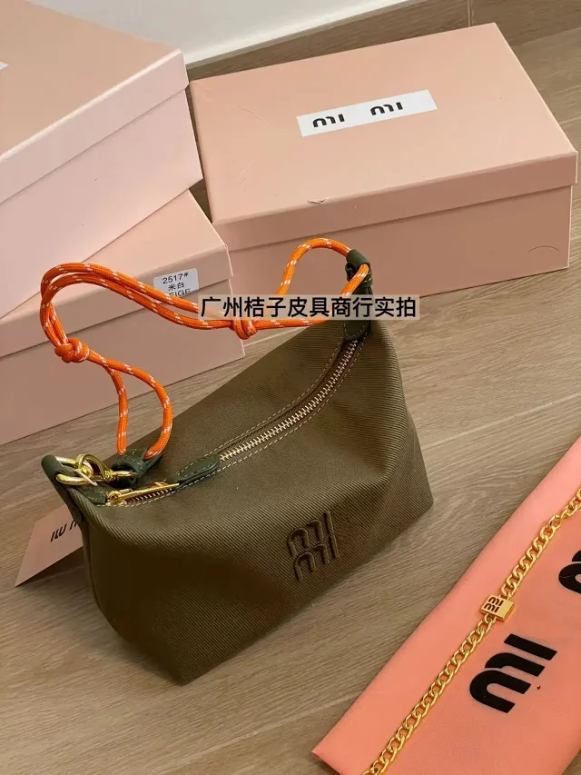 Miu Shoulder Bags Canvas hobo bag with rope handle and chain strap product detail image 10