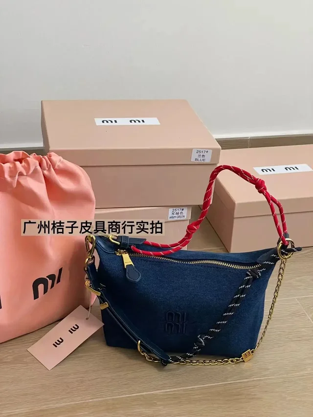 Miu Shoulder Bags Canvas hobo bag with rope handle and chain strap product detail image 5