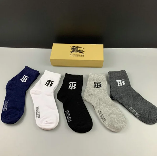 AMI Paris Socks Ribbed heart-logo crew product detail image 8