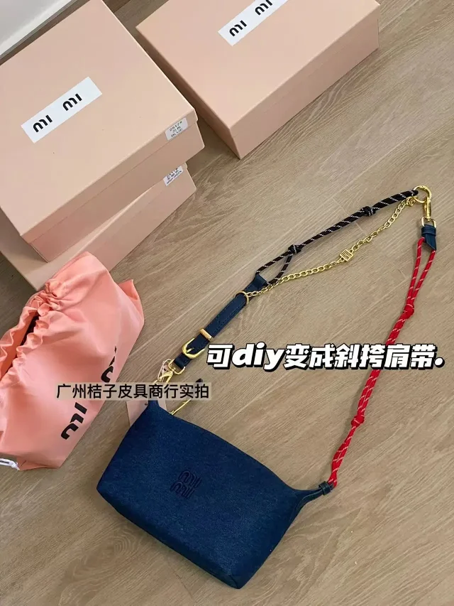 Miu Shoulder Bags Canvas hobo bag with rope handle and chain strap product detail image 3