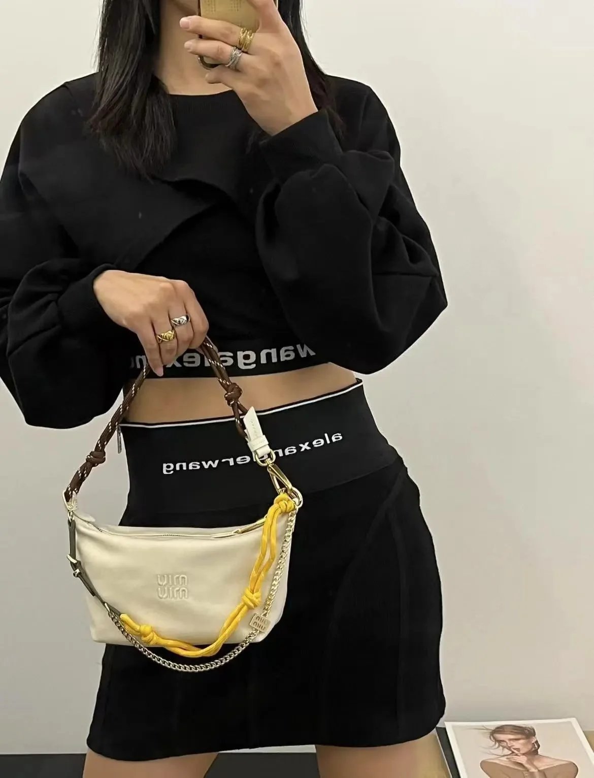 Off-white (includes chain, comes with a gift box)