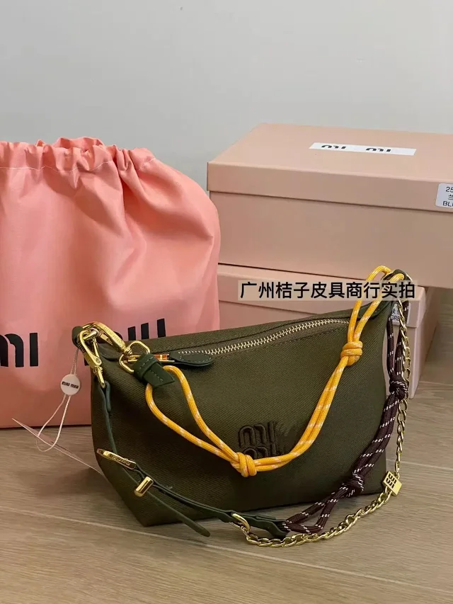 Miu Shoulder Bags Canvas hobo bag with rope handle and chain strap product detail image 4