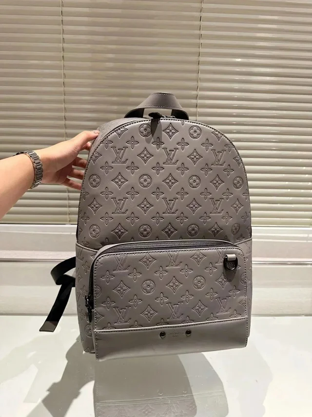 Louis Vuitton Backpacks Monogram Backpack with Front Zip Pocket product detail image 2