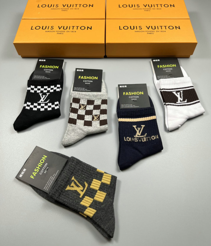 AMI Paris Socks Ribbed heart-logo crew image 14