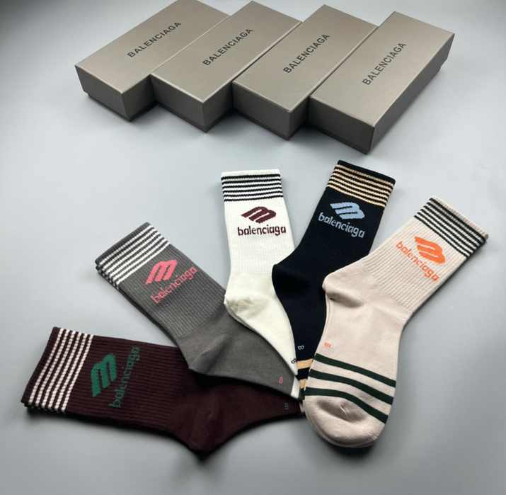 AMI Paris Socks Ribbed heart-logo crew image 10