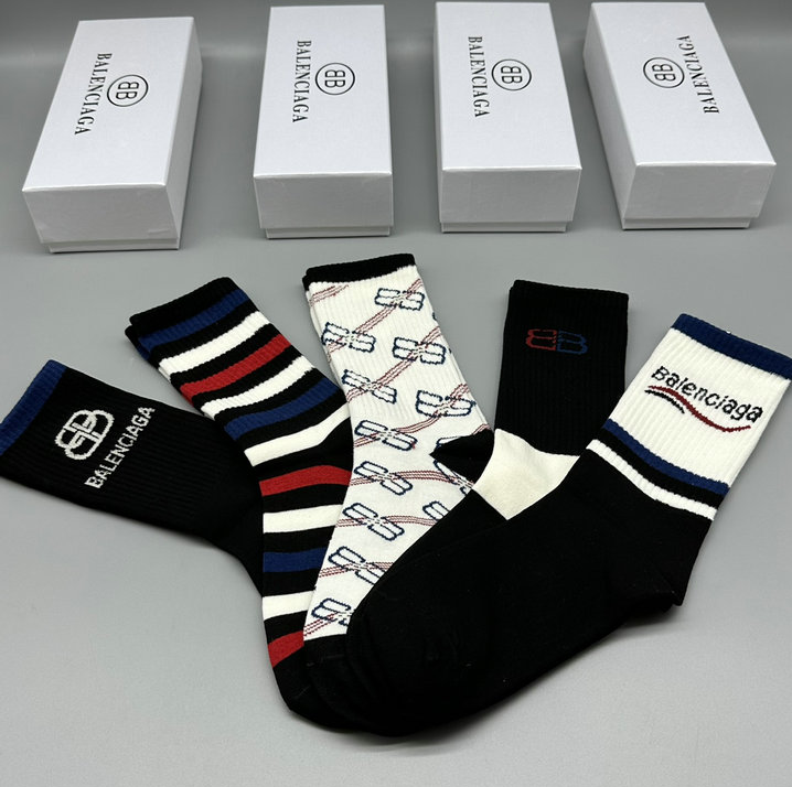 AMI Paris Socks Ribbed heart-logo crew — Balenciaga.3