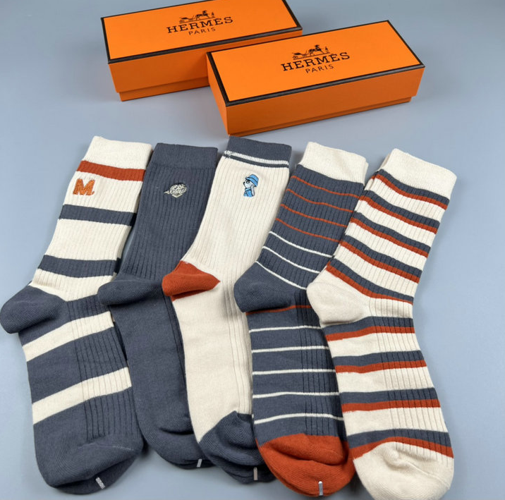 AMI Paris Socks Ribbed heart-logo crew — Hermès.1