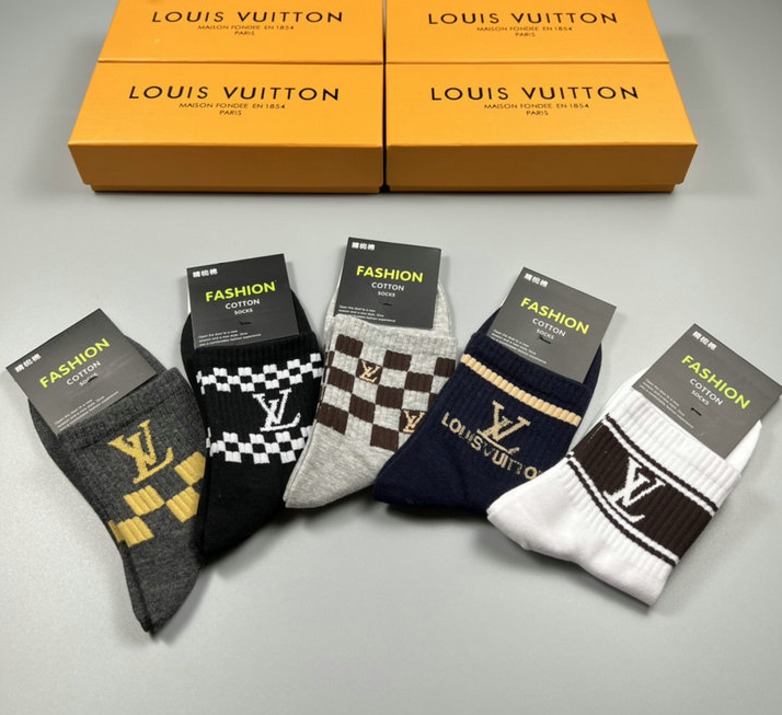 AMI Paris Socks Ribbed heart-logo crew — LV.2