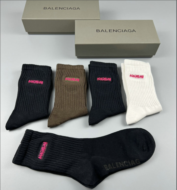 AMI Paris Socks Ribbed heart-logo crew — Balenciaga.2