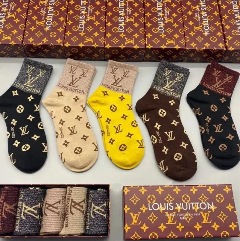AMI Paris Socks Ribbed heart-logo crew — LV.3