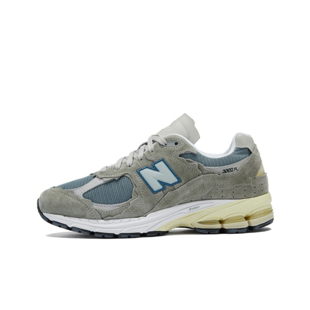 New Balance Sneakers 2002R — M2002RDD Bronze Color