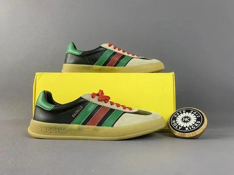 Gucci Sneakers Gazelle three-stripe image 4