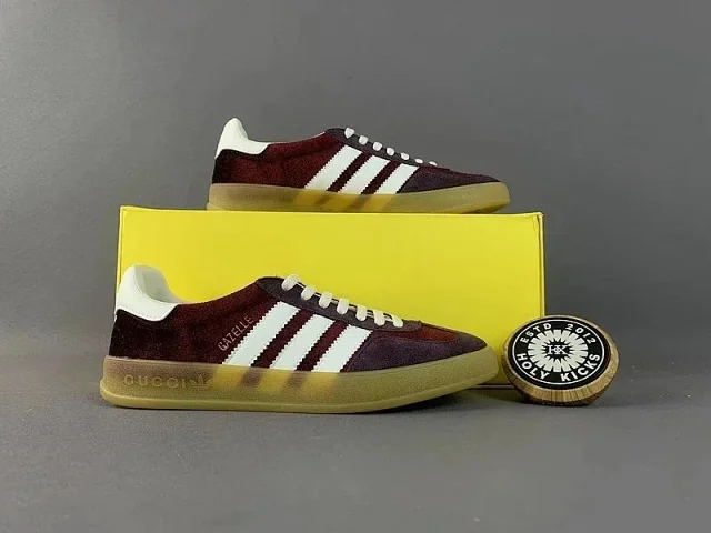 Gucci Sneakers Gazelle three-stripe product detail image 7