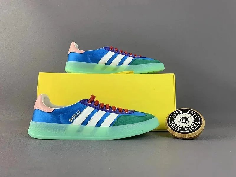 Gucci Sneakers Gazelle three-stripe — 21