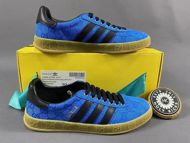 Gucci Sneakers Gazelle three-stripe image 2