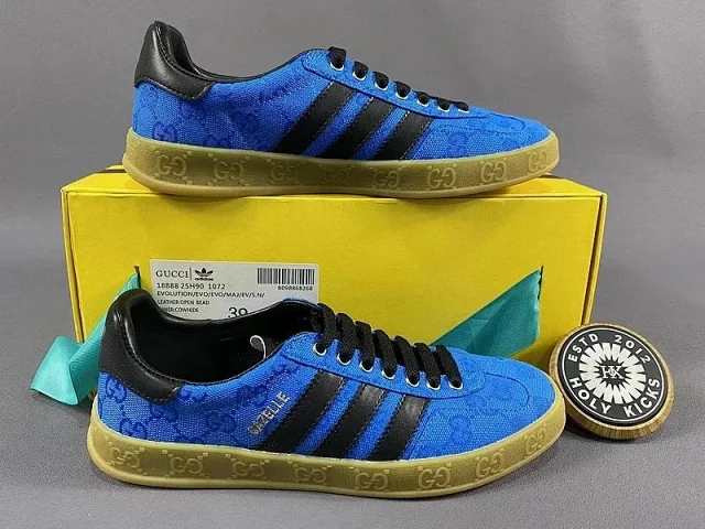 Gucci Sneakers Gazelle three-stripe product detail image 8