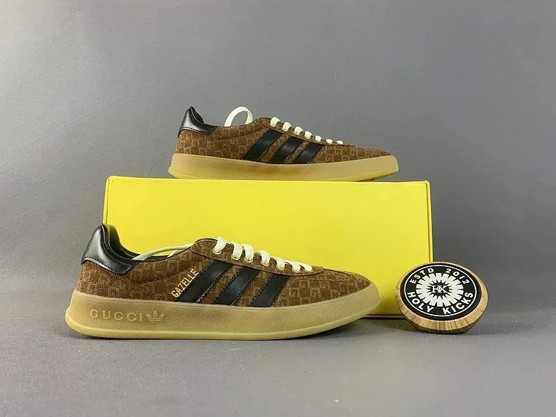 Gucci Sneakers Gazelle three-stripe image 13