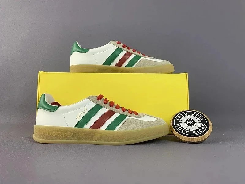Gucci Sneakers Gazelle three-stripe — 25