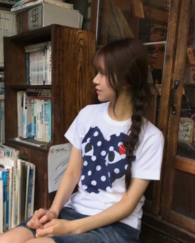 Comme des Garçons T-Shirts PLAY heart graphic product detail image 15