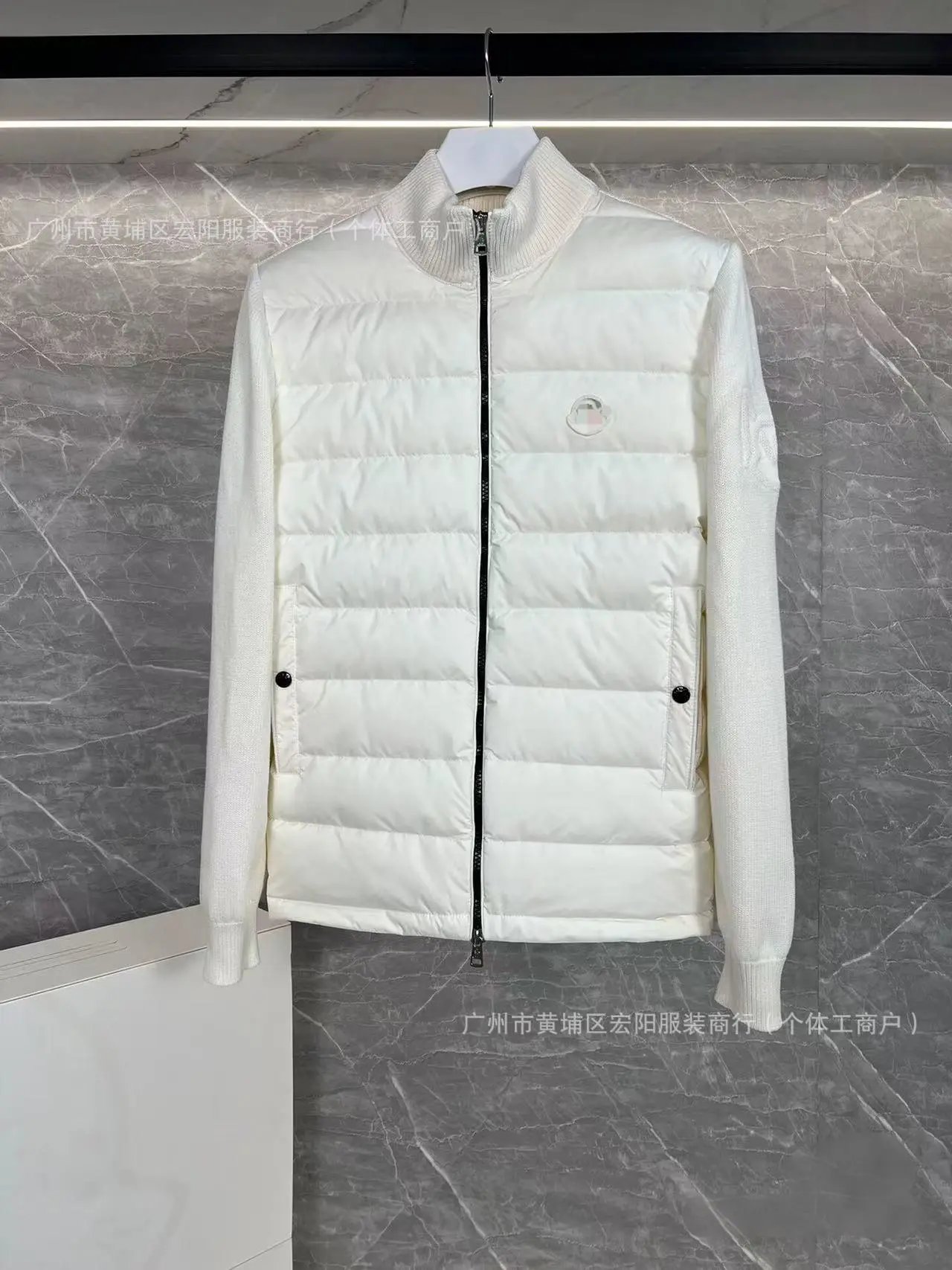 Badge white
