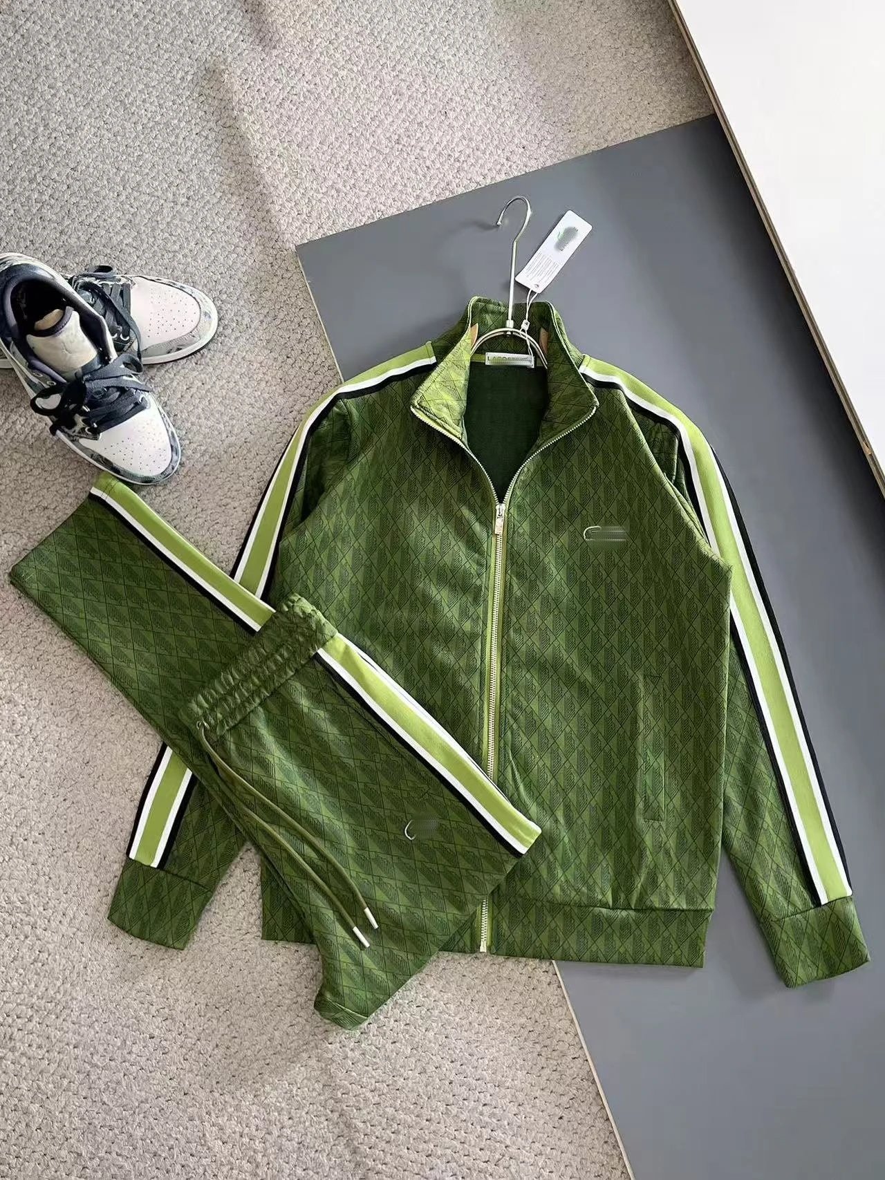 dark green