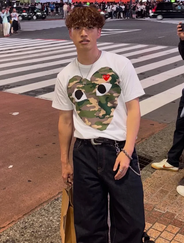 Comme des Garçons T-Shirts PLAY heart graphic product detail image 8