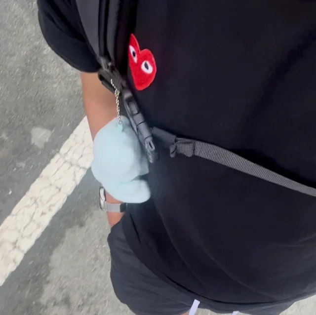 Comme des Garçons T-Shirts PLAY heart graphic product detail image 4