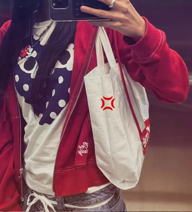 Comme des Garçons T-Shirts PLAY heart graphic product detail image 6