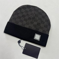 Big brand hats for foreign trade, men's and women's winter versatile woolen hats, black checkered knitted hats, outdoor warm Baotou cold hats