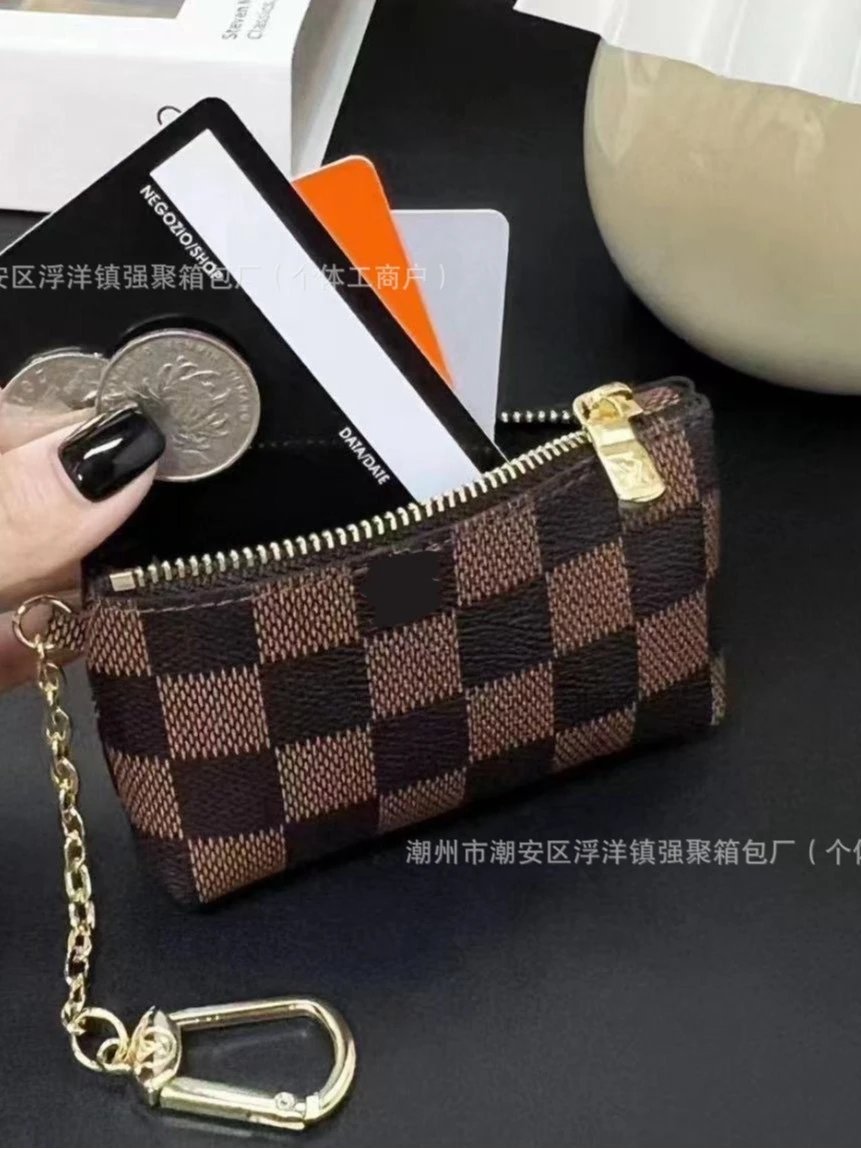 潮酷高级拉链挂扣简约时尚老花皮质轻奢钱包卡夹卡包零钱包钥匙包 3