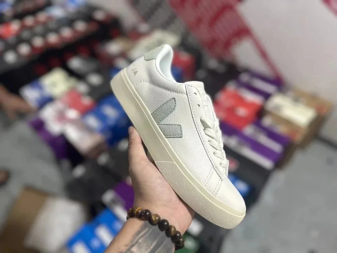 休闲经典字母V板鞋:findsindex.com - 199161