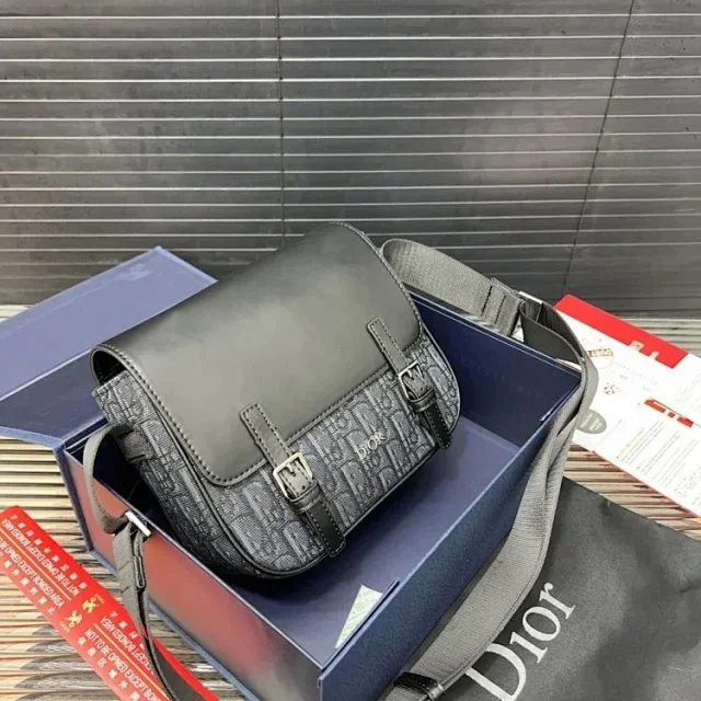 Louis Vuitton Monogram crossbody bag product detail image 53