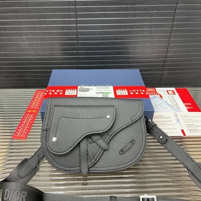 Louis Vuitton Monogram crossbody bag product detail image 42
