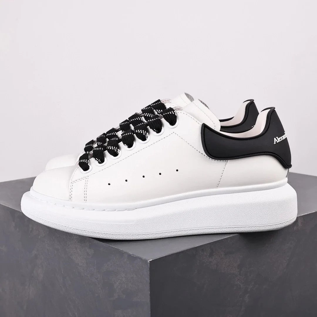 Alexander McQueen Oversized Sneaker White / Black Sneakers Chunky Sneakers