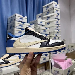 thumbnail for FK倒钩 福利套现‼倒钩三色女鞋现货 36/40.5 11.8 日精准库存（微瑕疵b品 无售后）